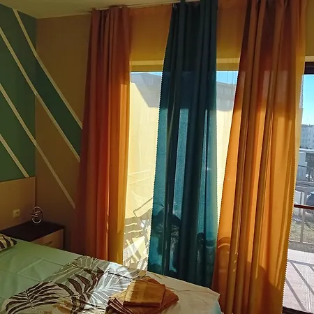 Apartamento тристаен еуфория, влас